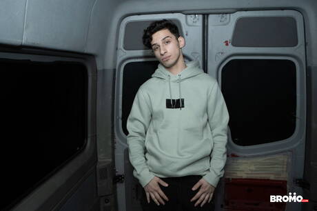 チェコの雄牛デニー・クリスとロメオ・カーターは愛し合っている