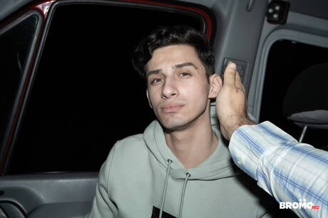 チェコの雄牛デニー・クリスとロメオ・カーターは愛し合っている