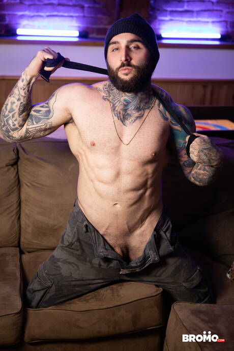 トミー・タナーとトニー・ダンジェロがFTMとセックスした