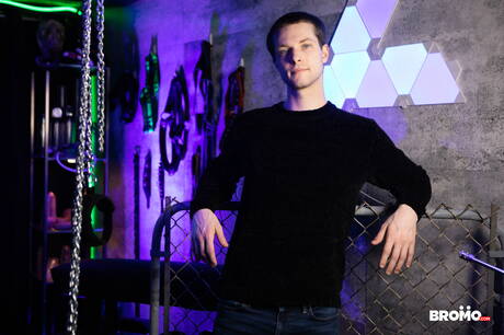 カナダ人のスタッドBo Sinnとカナダの若いベンジャミンブルーは、屋外で熱いカップルシーンを持っています