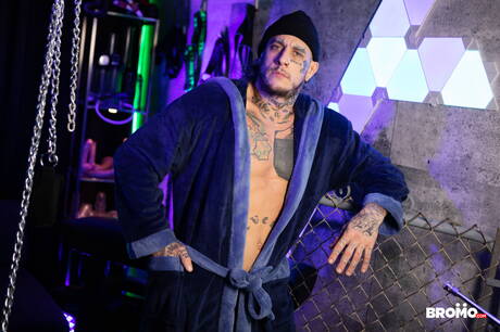 Der kanadische Hengst Bo Sinn und der junge Kanadier Benjamin Blue haben eine heiße Paarszene im Freien