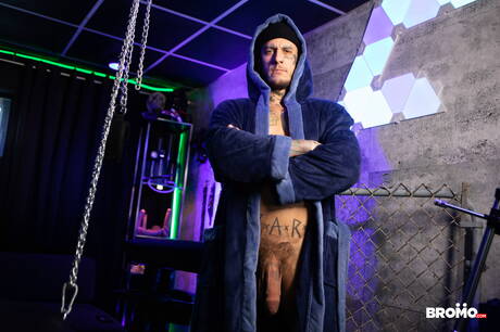 Der kanadische Hengst Bo Sinn und der junge Kanadier Benjamin Blue haben eine heiße Paarszene im Freien