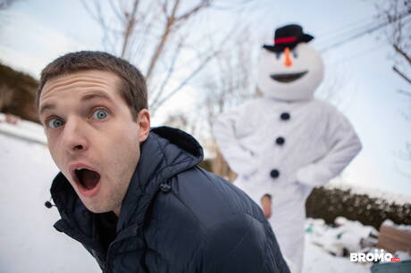 Der kanadische Hengst Bo Sinn und der junge Kanadier Benjamin Blue haben eine heiße Paarszene im Freien