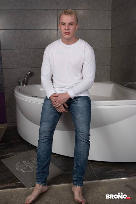 Due ragazzi cechi si godono Ondra Welik e Rudy Valentino in un