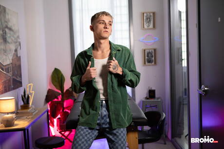 De Amerikaanse twink Theo Brady en de jonge Canadese Sunny D hebben goede seks