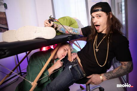 De Amerikaanse twink Theo Brady en de jonge Canadese Sunny D hebben goede seks