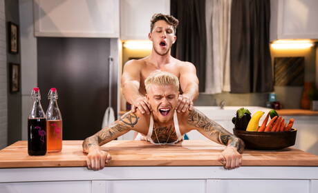 美國色情明星帥哥保羅卡農和帥哥布萊克萊德在廚房裡享受性愛