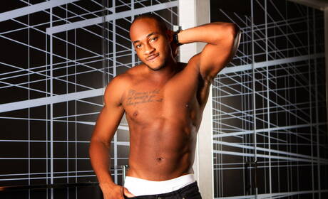 Ebony hunky guy Trent King and canadian bodybuilder Ace Quinn have a hot interracial sex