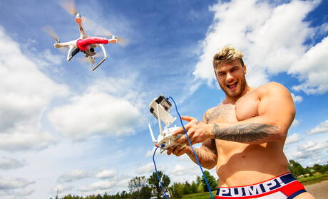 Der kanadische Muskelprotz William Seed und der amerikanische Schönling Ian Greene bei heißer Arschfick-Action am Pool