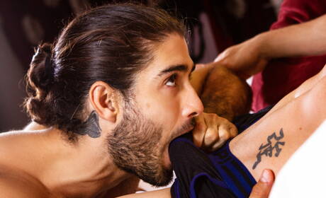 Il bel ragazzo latino Diego Sans e il culturista canadese Ace Quinn hanno una scena di coppia bollente