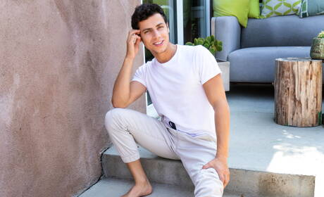 羅馬尼亞肌肉發達的 Kaleb Stryker 和美國帥哥 Marcus Rivers 在戶外吸吮雞巴後操屁股