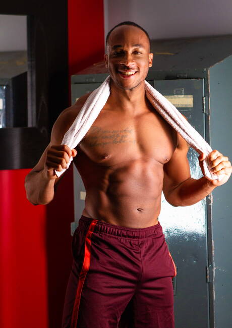 加拿大帥哥威廉·西德和身材魁梧的黑人特倫特·金進行火辣的跨種族肛交