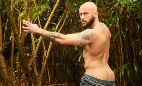 Nice american boys husky guy Max Wilde and beefy Tyler Wolf in hot ass bang outdoor