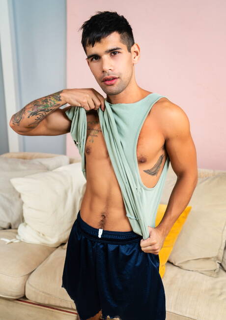 Two american dudes otter Ty Mitchell and well-built Matthew Figata fuck ass after sucking cock