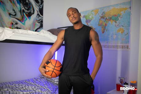 Black stud Trent King and canadian strongman Jeremy London in interracial love