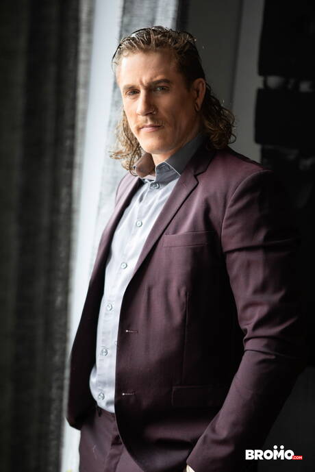 Canadian beefcake Manuel Skye and canadian strongman Bo Sinn in hot ass bang