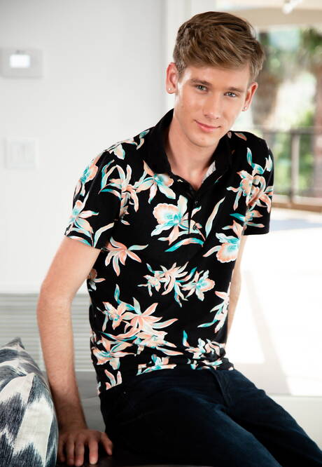 Next Door Studios: Two american boys young dude Ryan Jordan and pretty boy Julian Bell in hot homosexual scene