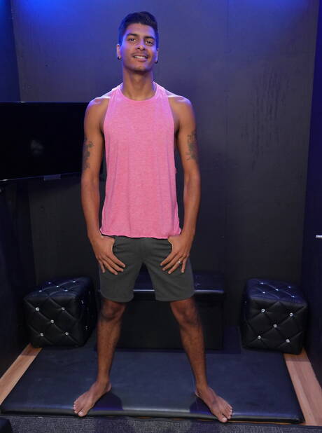 Der Latino-Bodybuilder Draven Navarro und der junge Latino-Typ Apollo Fates haben harten Analsex