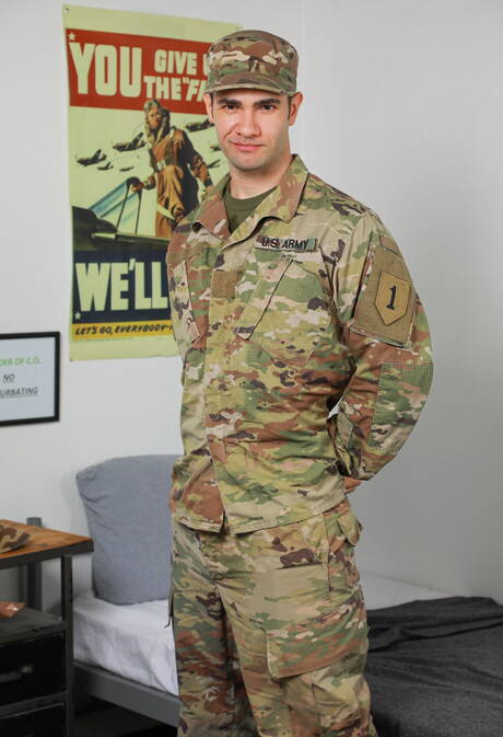 Der gut gebaute Amerikaner Kyler Drayke und der harte Kerl Brad Connors haben sich gegenseitig geknallt