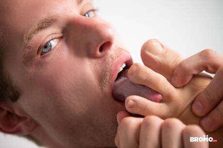 Bo Sinn fuck young stud Benjamin Blue after hard working day