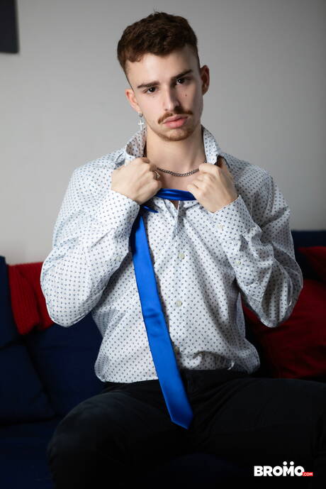 Der gut gebaute Kanadier Bo Sinn und der junge Kanadier Ryan Jacobs lutschen und vögeln sich gegenseitig