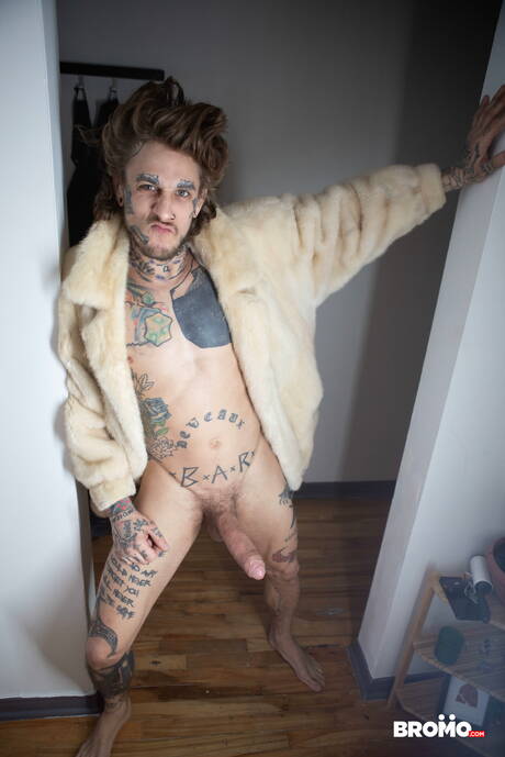 Canadian well-built Bo Sinn and canadian young boy Ryan Jacobs sucking and screwing each other