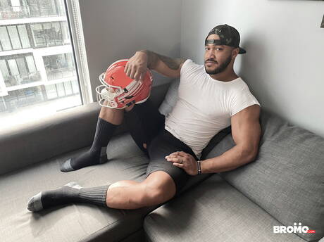 Bromo: Ebony muscular Jason Vario and  Mateo Zagal fuck after dick sucking