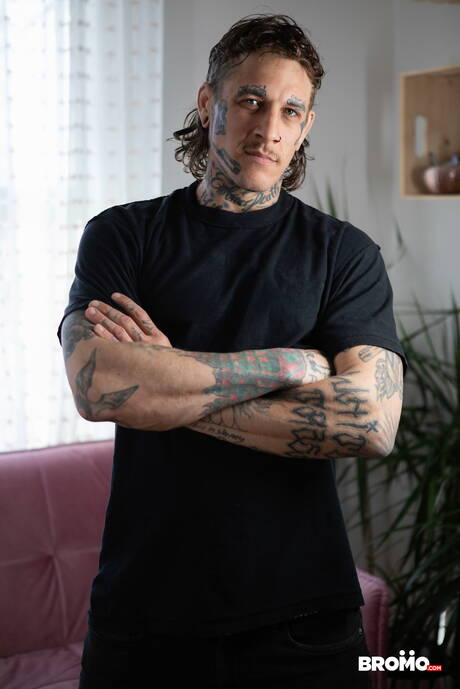 Canadian beefcake Bo Sinn and stud Milo Madera fuck after blowjob