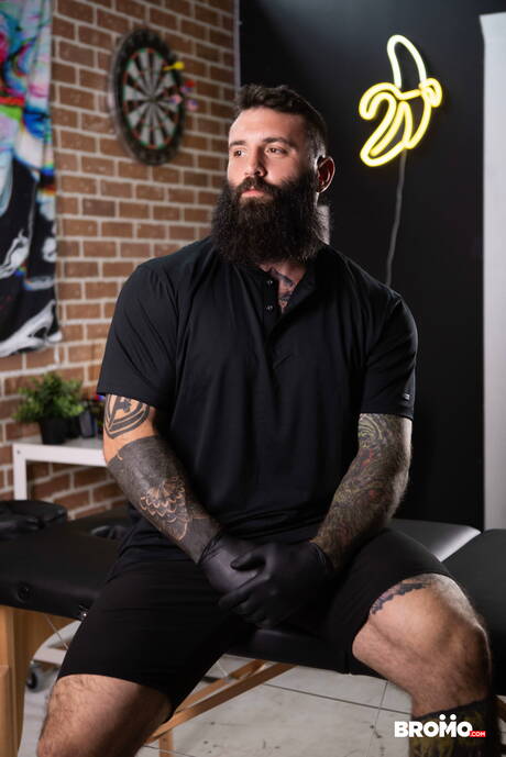 Canadian hot bear Markus Kage and russian young dude Lev Ivankov have a hot sex