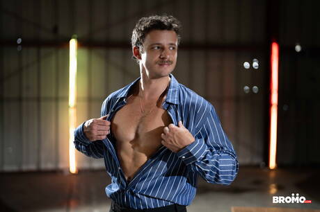 American hunk Nate Grimes and french beefcake Chris Damned have anal sex with fisting