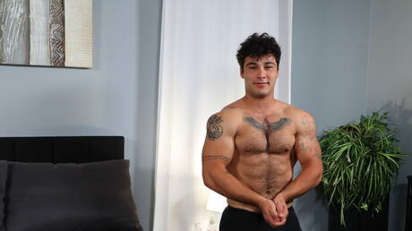 American muscular Danny Parker jerk off