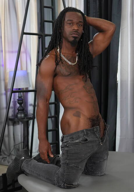 Pretty american guys strongman Archer Croft and stud Fame fuck ass after interracial sucking