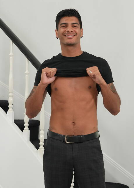 Heiße amerikanische Jungs, der hübsche Apollo Fates und der attraktive Micah Martinez lutschen und ficken sich gegenseitig in der Küche