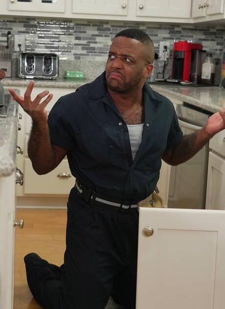 Heiße amerikanische Jungs, der hübsche Apollo Fates und der attraktive Micah Martinez lutschen und ficken sich gegenseitig in der Küche