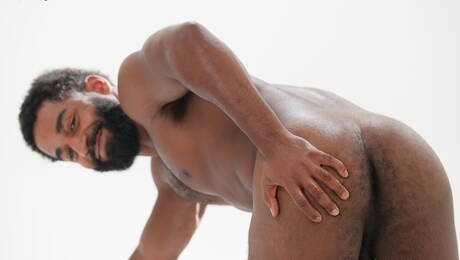 美國肌肉男Jesse Stone和硬漢Shadow享受精彩的跨種族性愛