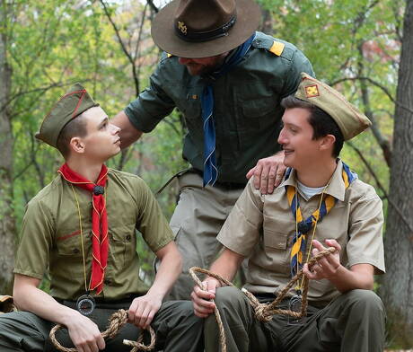 Die sexy Jungs Austin Young, Jack Andram und Killian Knox bei einem heißen Dreier-Arschfick im Freien