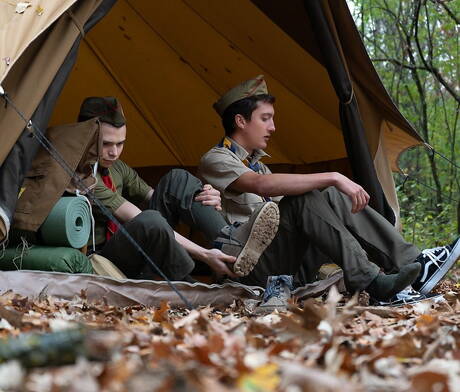 セクシーな男の子オースティン・ヤング、ジャック・アンドラム、キリアン・ノックスが熱い3Pでアナルを激しくアウトドア