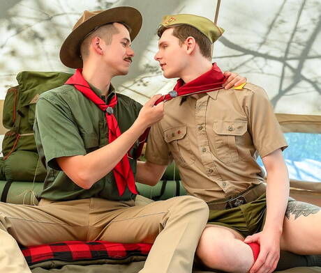 美國帥哥Jonah Wheeler與肌肉男Ethan Storm在戶外激情肛交