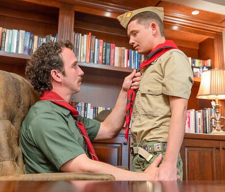 アメリカのスーパースタッド、グレッグ・マッケオンとトゥインクのランドン・デイビスがアナルセックスをする