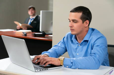 Sexy trio Ella Reese, Mason Lear and Bentley Layne have a good threesome bi sex