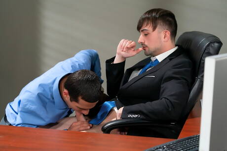 Sexy trio Ella Reese, Mason Lear and Bentley Layne have a good threesome bi sex