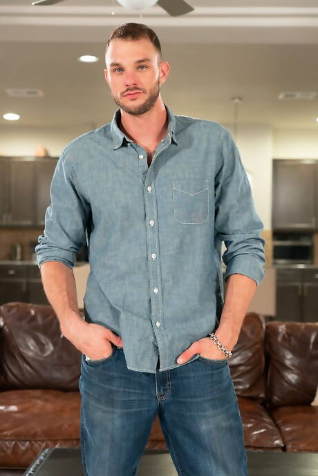 Seksowni przyjaciele Isabella Nice, Charlotte Sartre, Draven Navarro i Cliff Jensen kochają biseksualną przyjemność