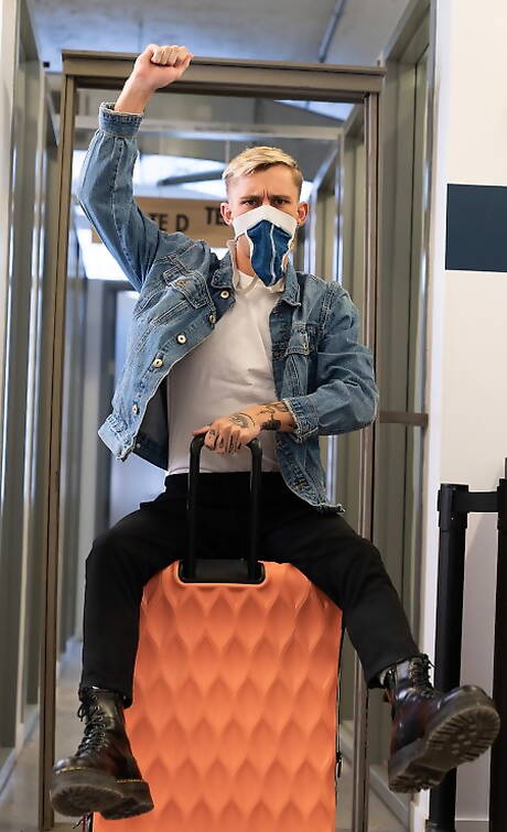 美麗的三人組 Shana Lane、Theo Brady 和 Tony Dangelo 享受雙性戀的樂趣