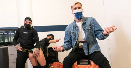 美麗的三人組 Shana Lane、Theo Brady 和 Tony Dangelo 享受雙性戀的樂趣