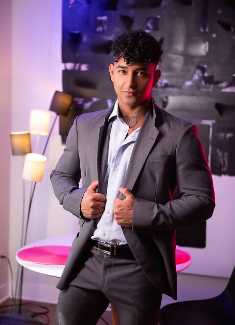 Podniecone trio Laura Fox, Trent King i Kenzo Alvarez w biseksualnym trójkącie