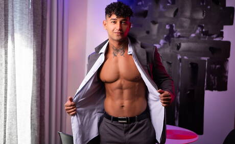 Laura Fox、Trent King 和 Kenzo Alvarez 三人組進行雙性戀三人性交