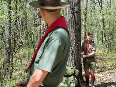 Américains sexy, le jeune garçon Jonah Wheeler et le bien bâti Colton Fox dans une action de baise anale torride en extérieur