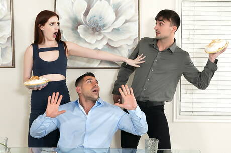 角質の友人マヤ・ケンドリック、メイソン・リア、ダミアン・ストーンは両性愛の喜びを愛している