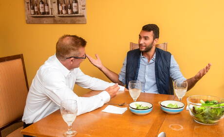 Lauren Phillips, Autumn Borrelli, Brian Adams et Matthew Figata dans une scène de sexe bisexuel