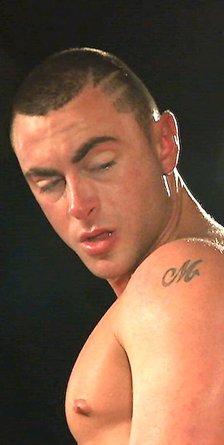 Titan Men Rough: O garanhão Sami Damo e o musculoso americano Tristan Phoenix fazem um sexo quente de casal